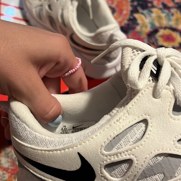 nike running shoes - Picture 3 of 3